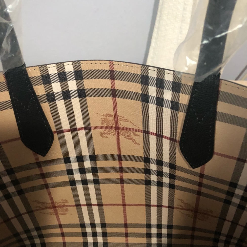 Authentic Burberry Lavenby Reversible Tote Medium